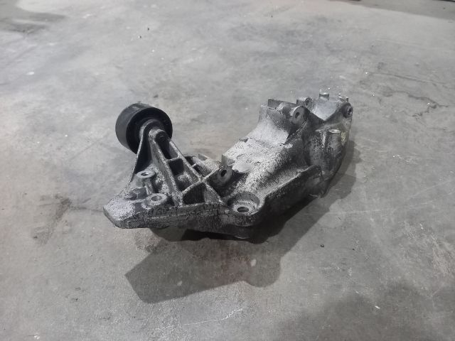 bontott RENAULT MASTER Generátor Tartó Bak